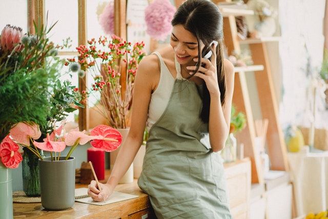 How to Start a Flower Shop Business