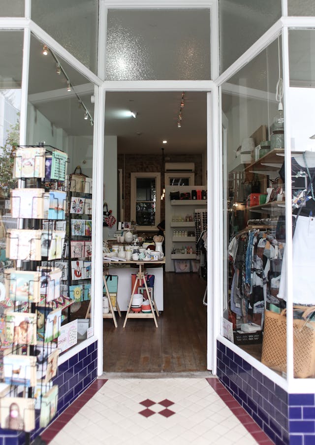 How to Start a Gift Shop Business